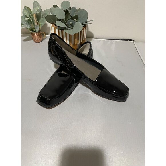Array Women's Genuine Leather Black Patent Loafers Comfortable Slip-On Size 12M - Picture 2 of 13